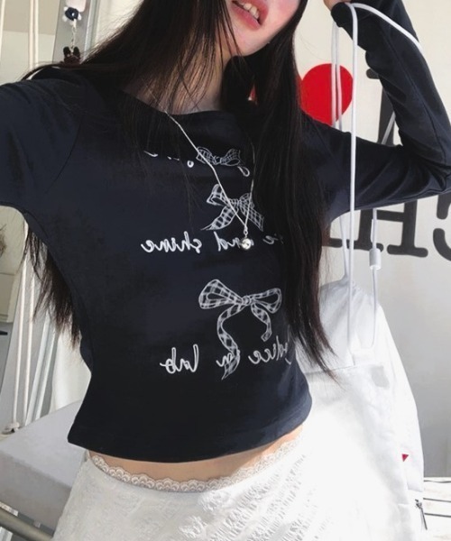 Vipoa(ヴィポア)の「リボンプリントカットソー(Tシャツ/カットソー・レディース・ブラック/ホワイト・FREE)」の2枚目の写真