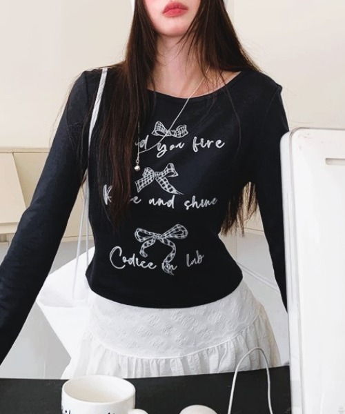 Vipoa(ヴィポア)の「リボンプリントカットソー(Tシャツ/カットソー・レディース・ブラック/ホワイト・FREE)」の9枚目の写真