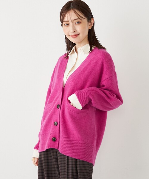 SHIPS Colors(シップス カラーズ)の「SHIPS Colors:フォックス アンゴラ ミックス Vネック カーディガン(カーディガン/ボレロ・レディース・ダークグレー/ライトグリーン/ナチュラル/ピンク・ONE SIZE)」の4枚目の写真