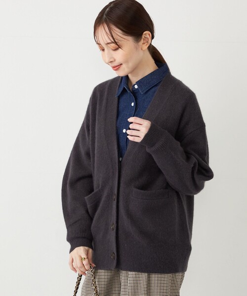 SHIPS Colors(シップス カラーズ)の「SHIPS Colors:フォックス アンゴラ ミックス Vネック カーディガン(カーディガン/ボレロ・レディース・ダークグレー/ライトグリーン/ナチュラル/ピンク・ONE SIZE)」の22枚目の写真