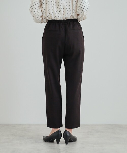 SHOO・LA・RUE（シューラルー）の「◆【S-3L/洗える】楽してきちんときれい見え イージーテーパードパンツ（その他パンツ・レディース・チャコールグレー/ブラック/ブラウン系・01/02/03/04/05）」の5枚目の写真