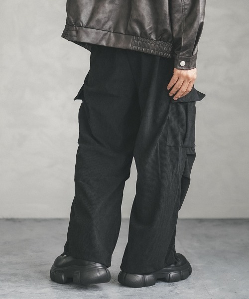 Shoowtime（ショウタイム）の「knee tuck corduroy cargo pants / ニータックコーデュロイカーゴパンツ（カーゴパンツ・メンズ・グレー/ブラック・X-LARGE/LARGE/MEDIUM）」の8枚目の写真