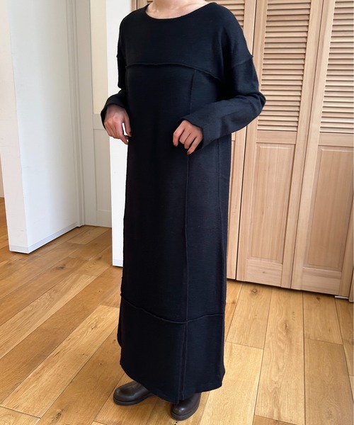 Amiur(エミレ)の「round neck relax touch ops / ラウンドネックリラックスタッチワンピース(ワンピース・レディース・ブラック/アイボリー/ベージュ・FREE)」の1枚目の写真