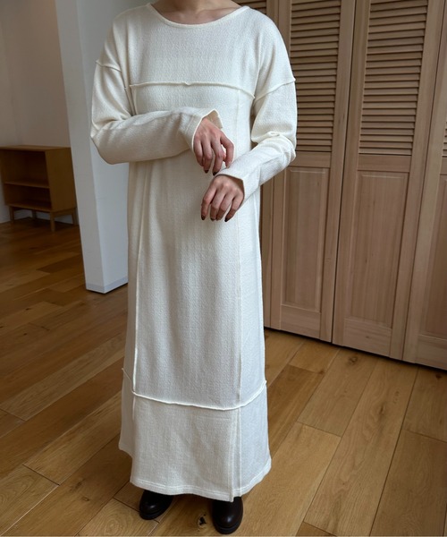 Amiur(エミレ)の「round neck relax touch ops / ラウンドネックリラックスタッチワンピース(ワンピース・レディース・ブラック/アイボリー/ベージュ・FREE)」の6枚目の写真