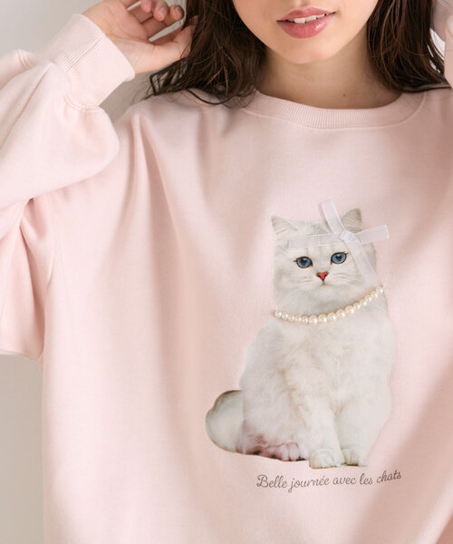 OLIVE des OLIVE（オリーブデオリーブ）の「【SNSで話題/裏起毛】おめかしネコスウェット（スウェット・レディース・オフホワイト/サックスブルー/スミクロ/ピンク・FREE）」の4枚目の写真