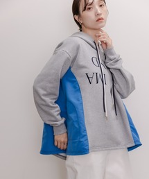 フロッキープリント裏毛フーディトップス