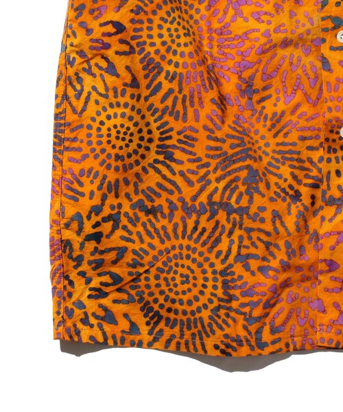 BEAMS PLUS（ビームスプラス）の「バティック プリント オープンカラー シャツ（シャツ/ブラウス・メンズ・オレンジ/グリーン・S/L/M/XL）」の6枚目の写真