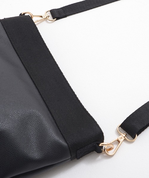 Arnold Palmer（アーノルドパーマー）の「フェイクレザー ショルダーバッグ（ショルダーバッグ・レディース・ベージュ/ブラック・F）」の14枚目の写真