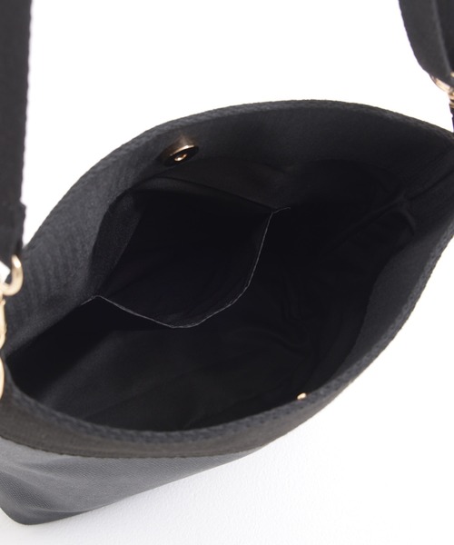 Arnold Palmer（アーノルドパーマー）の「フェイクレザー ショルダーバッグ（ショルダーバッグ・レディース・ベージュ/ブラック・F）」の12枚目の写真