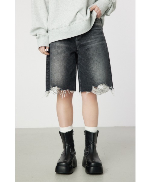 RODEO CROWNS WIDE BOWL(ロデオクラウンズワイドボウル)の「ダメージDENIM バミューダパンツ(デニムパンツ・レディース・ブラック/ブルー・SMALL/MEDIUM)」の3枚目の写真