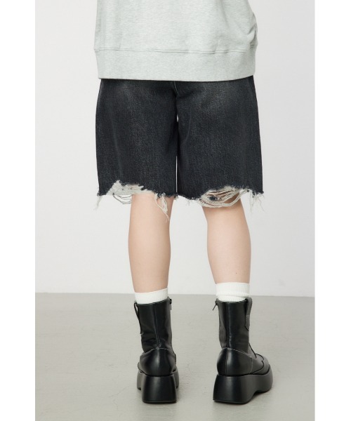 RODEO CROWNS WIDE BOWL(ロデオクラウンズワイドボウル)の「ダメージDENIM バミューダパンツ(デニムパンツ・レディース・ブラック/ブルー・SMALL/MEDIUM)」の6枚目の写真