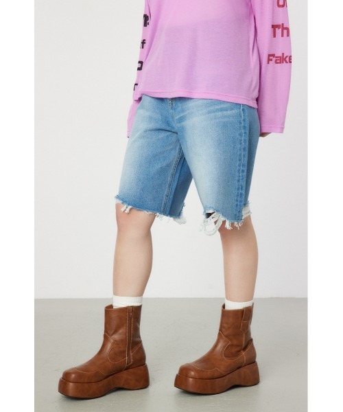 RODEO CROWNS WIDE BOWL(ロデオクラウンズワイドボウル)の「ダメージDENIM バミューダパンツ(デニムパンツ・レディース・ブラック/ブルー・SMALL/MEDIUM)」の11枚目の写真