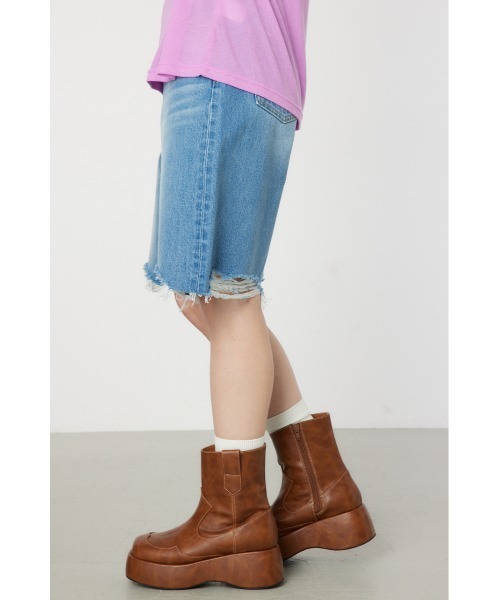 RODEO CROWNS WIDE BOWL(ロデオクラウンズワイドボウル)の「ダメージDENIM バミューダパンツ(デニムパンツ・レディース・ブラック/ブルー・SMALL/MEDIUM)」の12枚目の写真