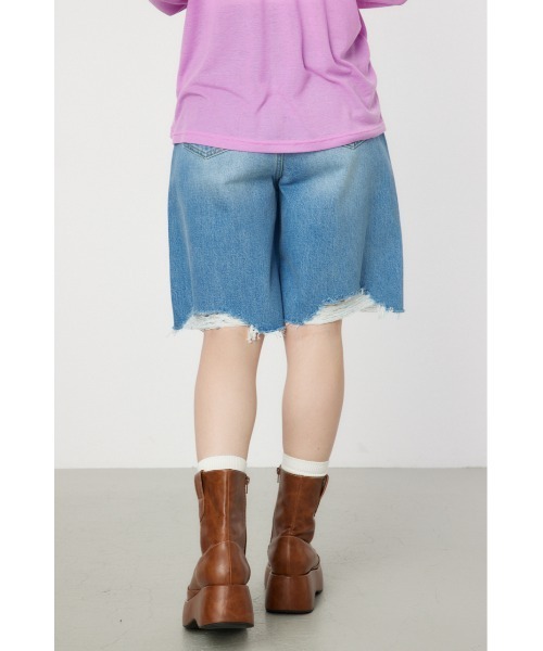 RODEO CROWNS WIDE BOWL(ロデオクラウンズワイドボウル)の「ダメージDENIM バミューダパンツ(デニムパンツ・レディース・ブラック/ブルー・SMALL/MEDIUM)」の13枚目の写真