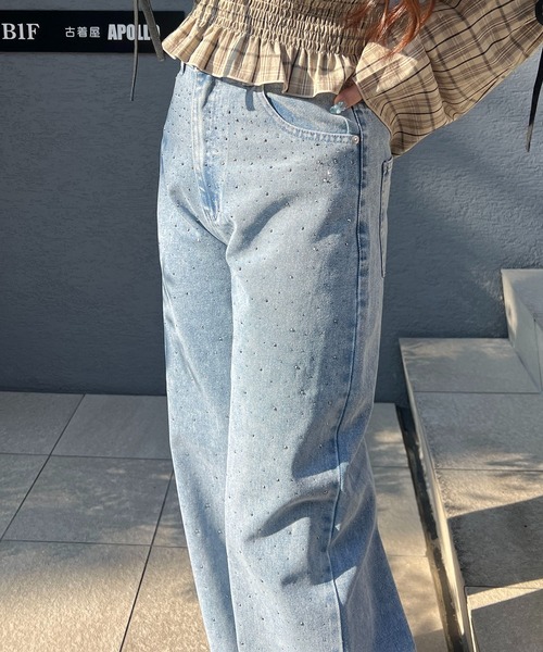 continuer de NICE CLAUP（コンティニューデナイスクラップ）の「【履くだけで一目置かれる存在に！】ストーン付デニムパンツ（デニムパンツ・レディース・ブラック/ブルー系その他/ケミカルウォッシュ・MEDIUM/LARGE）」の5枚目の写真