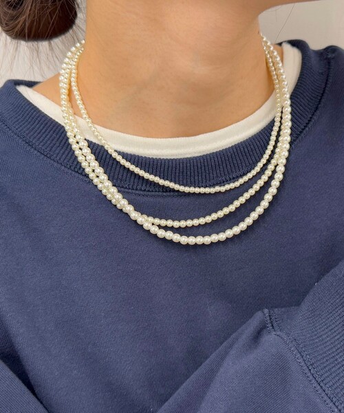 fredy emue(フレディエミュ)の「パール3連ショートネックレス(ネックレス・レディース・オフホワイト・FREE)」の3枚目の写真
