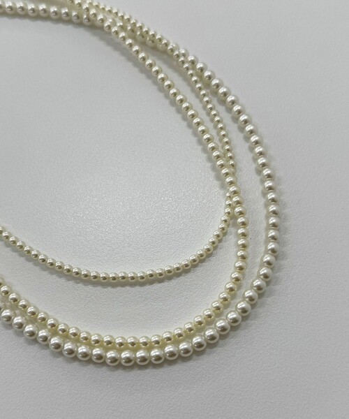 fredy emue(フレディエミュ)の「パール3連ショートネックレス(ネックレス・レディース・オフホワイト・FREE)」の8枚目の写真
