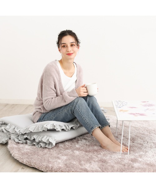 Francfranc（フランフラン）の「【オンラインショップ限定】フリル ごろ寝マット 700×1800 グレー（ラグ/マット・レディース・グレー・FREE）」の2枚目の写真