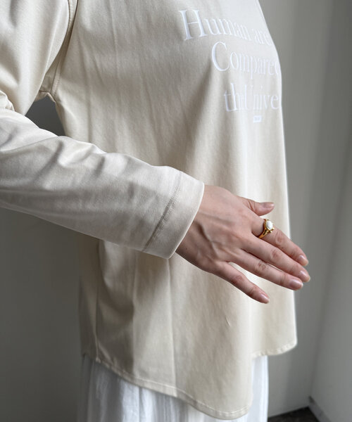 DouDou（ドゥドゥ）の「【WEB限定】HUMAN ARE TINY ロンTEE（Tシャツ/カットソー・レディース・ホワイト/ブラック/ベージュ・FREE）」の22枚目の写真