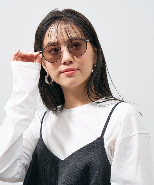 UNITED ARROWS（ユナイテッドアローズ）の「ボストン型 サングラス｜彫金｜ゴールド｜カラーレンズ｜メタル｜UVカット｜紫外線対策｜ユナイテッドアローズ｜Zoff｜UNITED ARROWS（サングラス・レディース・ブラウン系その他/ブラック系その他6/ブラウン/ネイビー・FREE）」の2枚目の写真