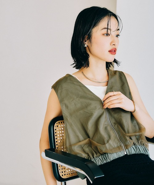 LEPSIM（レプシィム）の「チュールドッキングベスト　310085（その他アウター・レディース・チャコールグレー/カーキ/アイボリー・FREE）」の10枚目の写真