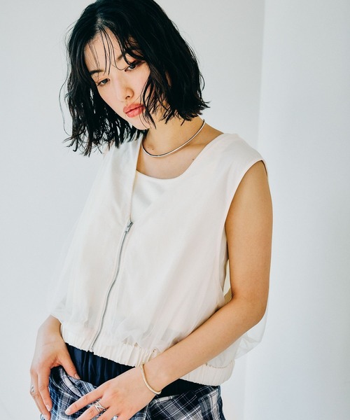 LEPSIM（レプシィム）の「チュールドッキングベスト　310085（その他アウター・レディース・チャコールグレー/カーキ/アイボリー・FREE）」の5枚目の写真