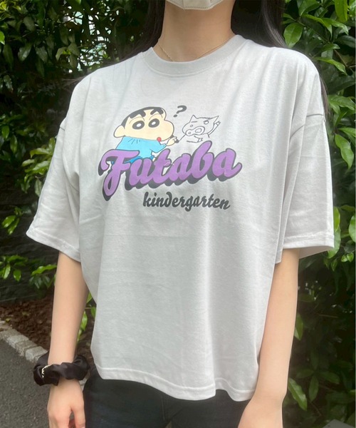 ALWAYS GOOD TIME（オルウェイズグッドタイム）の「【クレヨンしんちゃん】天竺 フロッキープリント WIDEシルエット 半袖Ｔシャツ（Tシャツ/カットソー・レディース・イエロー/杢グレー/グレー/パープル・M/L）」の2枚目の写真