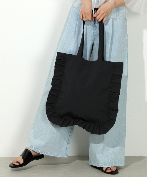 emesuelee(エメスーリー)の「ナイロンフリルトートバッグ(トートバッグ・レディース・グリーン/イエロー/ブルー/レッド/ブラック・フリー)」の2枚目の写真