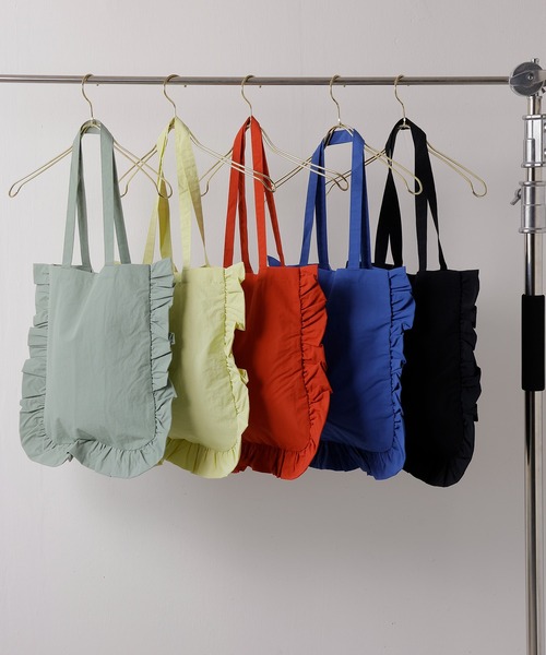 emesuelee(エメスーリー)の「ナイロンフリルトートバッグ(トートバッグ・レディース・グリーン/イエロー/ブルー/レッド/ブラック・フリー)」の11枚目の写真