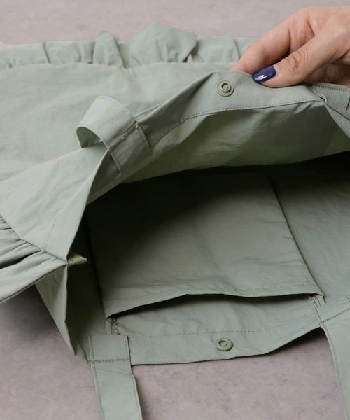 emesuelee(エメスーリー)の「ナイロンフリルトートバッグ(トートバッグ・レディース・グリーン/イエロー/ブルー/レッド/ブラック・フリー)」の22枚目の写真