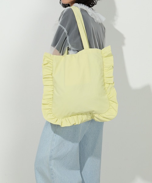 emesuelee(エメスーリー)の「ナイロンフリルトートバッグ(トートバッグ・レディース・グリーン/イエロー/ブルー/レッド/ブラック・フリー)」の7枚目の写真