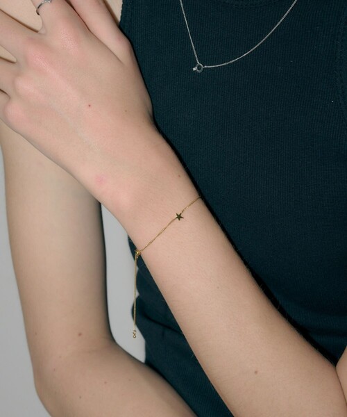 and cloud（アンドクラウド）の「Minimum Star Bracelet（ブレスレット・レディース・イエローゴールド/シルバー・FREE）」の7枚目の写真