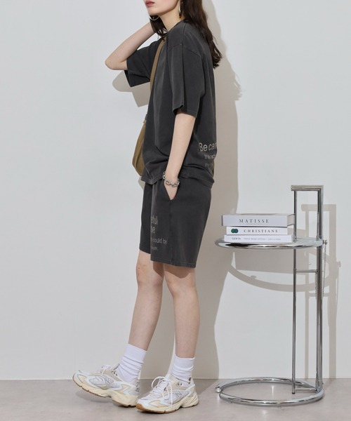 MMMM（エムエムエムエム）の「MMMM 古着風　ヴィンテージ　ピグメント加工　セットアップ　Tシャツ　ショートパンツ（セットアップ・メンズ・グレイッシュベージュ/ブラック・XL/L/M）」の4枚目の写真