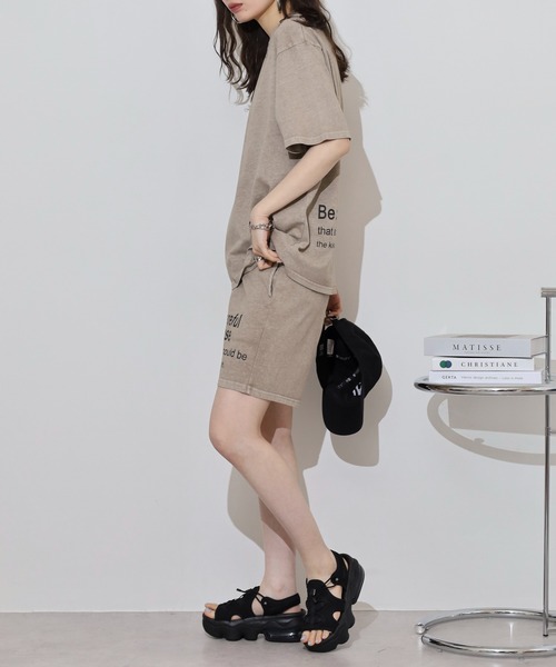 MMMM(エムエムエムエム)の「MMMM 古着風 ヴィンテージ ピグメント加工 セットアップ Tシャツ ショートパンツ(セットアップ・メンズ・グレイッシュベージュ/ブラック・XL/L/M)」の7枚目の写真