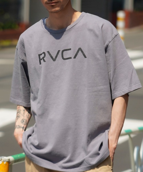 RVCA（ルーカ）の「RVCA メンズ DAY DREAM RVCA SS Tシャツ 【2025年春夏モデル】/ルーカ半袖ロゴTシャツ（Tシャツ/カットソー・メンズ・グリーン系その他/ブラック/マスタード/グレー系その他/ホワイト・X-LARGE/LARGE/MEDIUM/SMALL）」の3枚目の写真