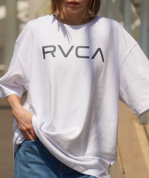 RVCA（ルーカ）の「RVCA メンズ DAY DREAM RVCA SS Tシャツ 【2025年春夏モデル】/ルーカ半袖ロゴTシャツ（Tシャツ/カットソー・メンズ・グリーン系その他/ブラック/マスタード/グレー系その他/ホワイト・X-LARGE/LARGE/MEDIUM/SMALL）」の2枚目の写真