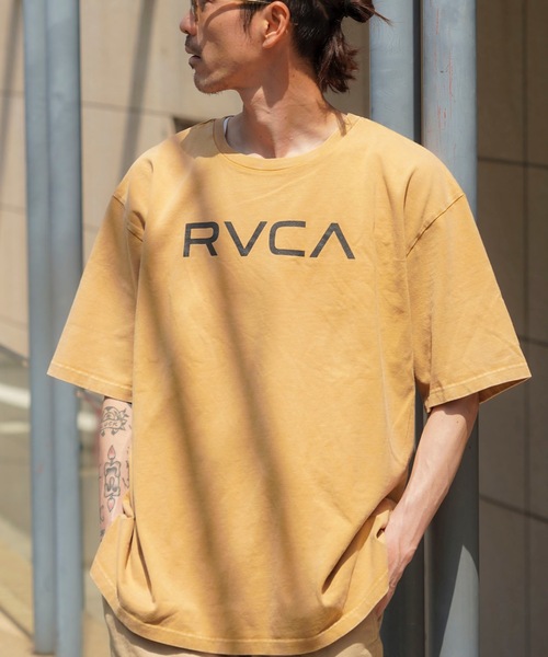 RVCA（ルーカ）の「RVCA メンズ DAY DREAM RVCA SS Tシャツ 【2025年春夏モデル】/ルーカ半袖ロゴTシャツ（Tシャツ/カットソー・メンズ・グリーン系その他/ブラック/マスタード/グレー系その他/ホワイト・X-LARGE/LARGE/MEDIUM/SMALL）」の5枚目の写真