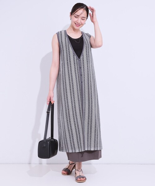 Cutie Blonde（キューティーブロンド）の「【S-LL】羽織るだけでサマ見え バイカラーレースジレ（ベスト・レディース・チャコール/ベージュ系2/ブラック系2・04/03/02/01）」の4枚目の写真