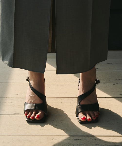 【UNITED TOKYO】Cow Leather Curvy Mule Cow Leather Curvy Mule(1 BLACK): : ウィメンズ｜UNITED TOKYO