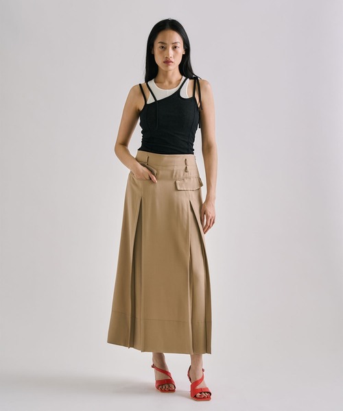 UNITED TOKYO(ユナイテッドトウキョウ)の「Cow Leather Curvy Mule|美脚見え/本革/夏小物/サンダル/牛革(サンダル・レディース・ブラック/ベージュ/レッド・1/2)」の17枚目の写真
