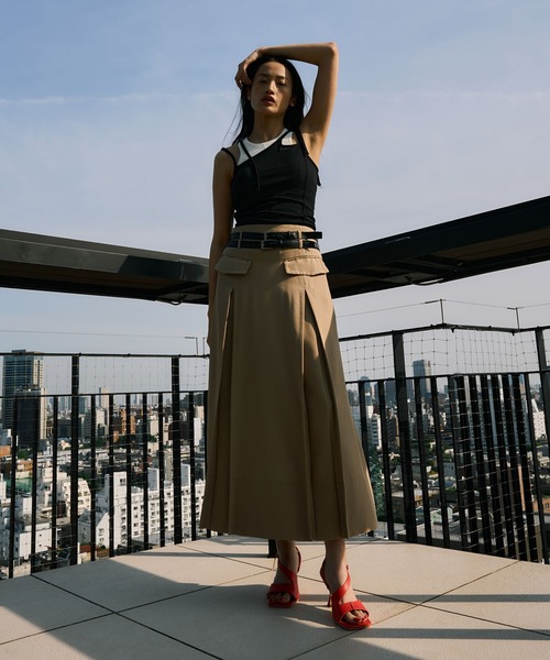 UNITED TOKYO(ユナイテッドトウキョウ)の「Cow Leather Curvy Mule|美脚見え/本革/夏小物/サンダル/牛革(サンダル・レディース・ブラック/ベージュ/レッド・1/2)」の15枚目の写真
