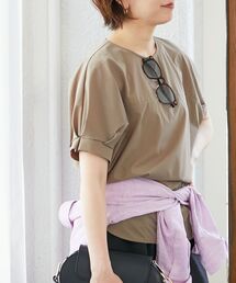 《接触冷感》ナイロンストレッチスリーブタックブラウス