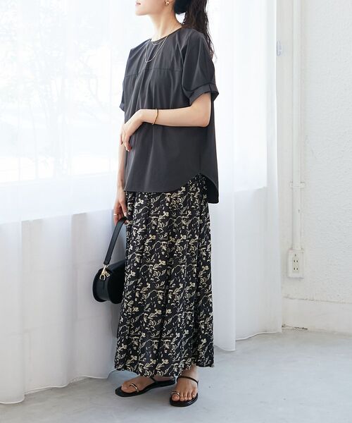 le.coeur blanc(ルクールブラン)の「《接触冷感》ナイロンストレッチスリーブタックブラウス(シャツ/ブラウス・レディース・ダークグレー/カーキオリーブ/オレンジ・38)」の6枚目の写真