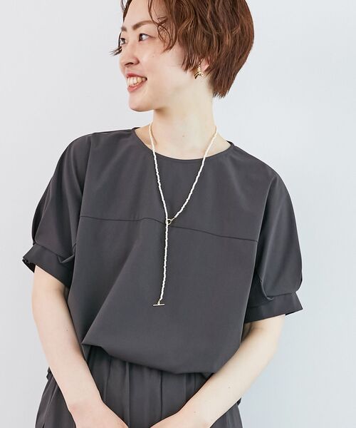 le.coeur blanc(ルクールブラン)の「《接触冷感》ナイロンストレッチスリーブタックブラウス(シャツ/ブラウス・レディース・ダークグレー/カーキオリーブ/オレンジ・38)」の8枚目の写真