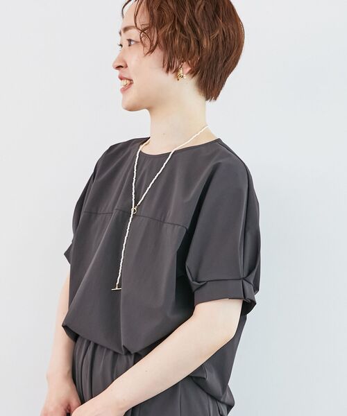 le.coeur blanc(ルクールブラン)の「《接触冷感》ナイロンストレッチスリーブタックブラウス(シャツ/ブラウス・レディース・ダークグレー/カーキオリーブ/オレンジ・38)」の9枚目の写真