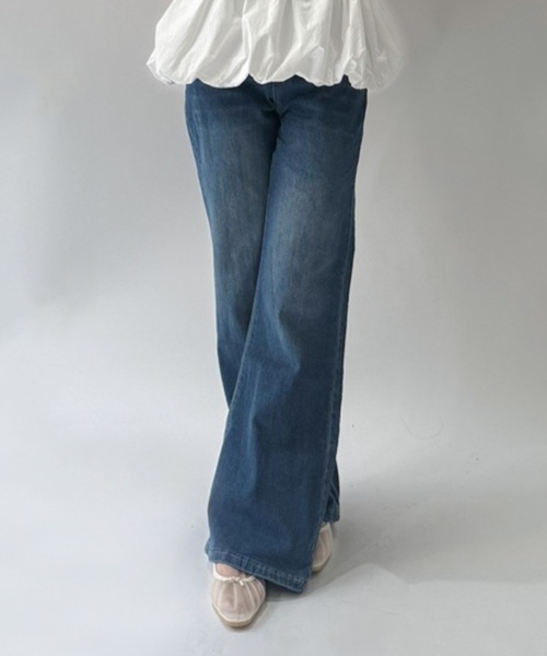 on:nue（オンニュ）の「【on:nue】[2色展開/3サイズ展開]  美脚デニムキックフレアパンツ（デニムパンツ・レディース・ブラック/ブルー・SMALL/MEDIUM/LARGE）」の2枚目の写真