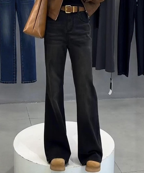 on:nue（オンニュ）の「【on:nue】[2色展開/3サイズ展開]  美脚デニムキックフレアパンツ（デニムパンツ・レディース・ブラック/ブルー・SMALL/MEDIUM/LARGE）」の8枚目の写真