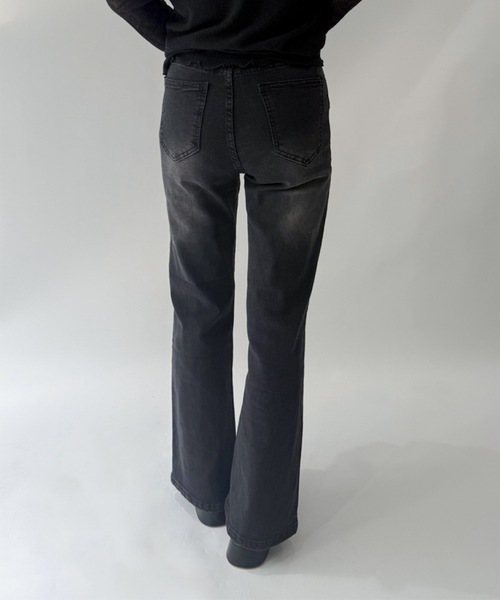 on:nue（オンニュ）の「【on:nue】[2色展開/3サイズ展開]  美脚デニムキックフレアパンツ（デニムパンツ・レディース・ブラック/ブルー・SMALL/MEDIUM/LARGE）」の5枚目の写真