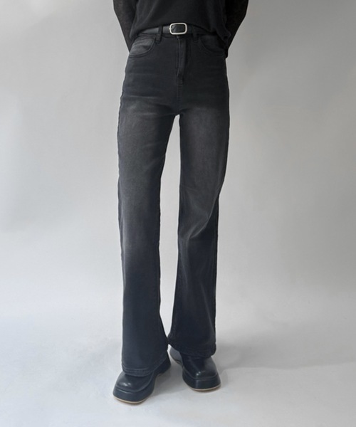 on:nue（オンニュ）の「【on:nue】[2色展開/3サイズ展開]  美脚デニムキックフレアパンツ（デニムパンツ・レディース・ブラック/ブルー・SMALL/MEDIUM/LARGE）」の6枚目の写真