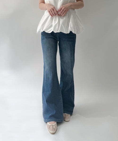 on:nue（オンニュ）の「【on:nue】[2色展開/3サイズ展開]  美脚デニムキックフレアパンツ（デニムパンツ・レディース・ブラック/ブルー・SMALL/MEDIUM/LARGE）」の12枚目の写真